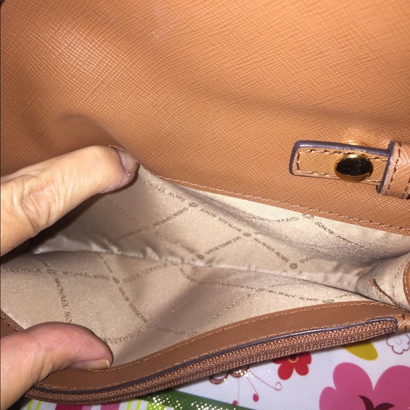 Micheal Kors Jet Set Wallet - Picture 3 of 9